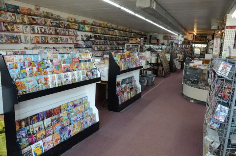 acme comics books peoria 61614 768x509