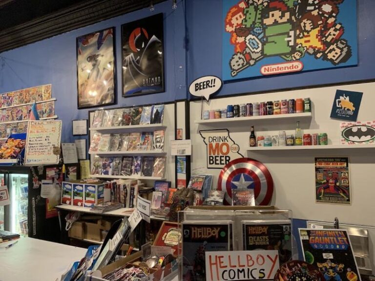apotheosis comics lounge st louis 63118 768x576