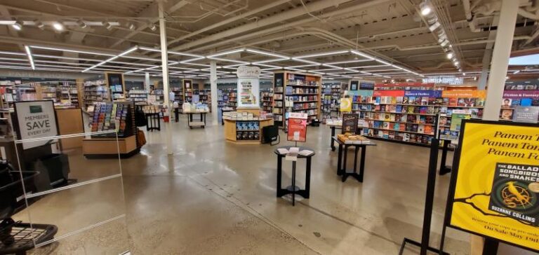 barnes noble bloomington 55435 768x364