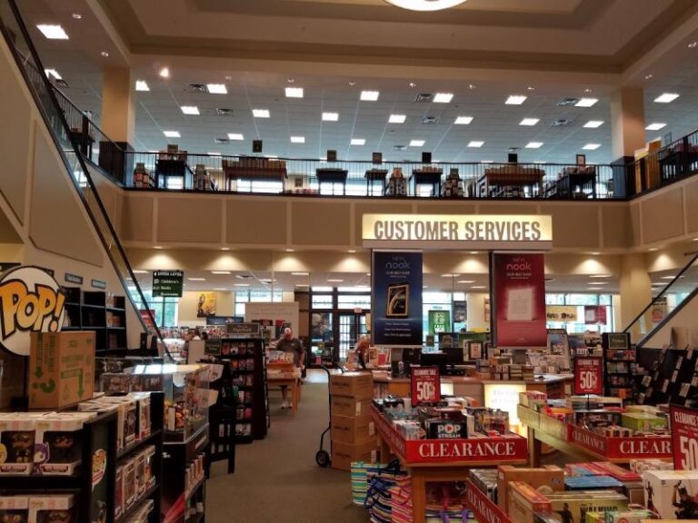 barnes noble houston 77019 768x576