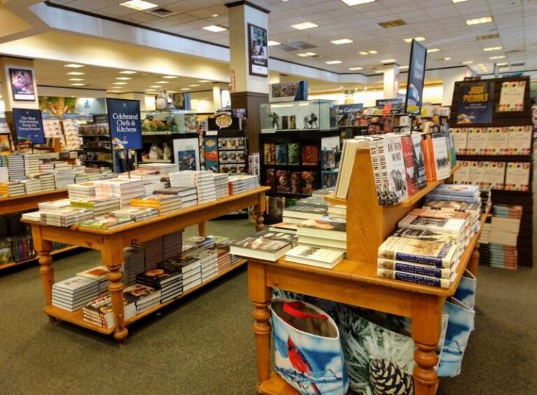 barnes noble medford 97501 768x565