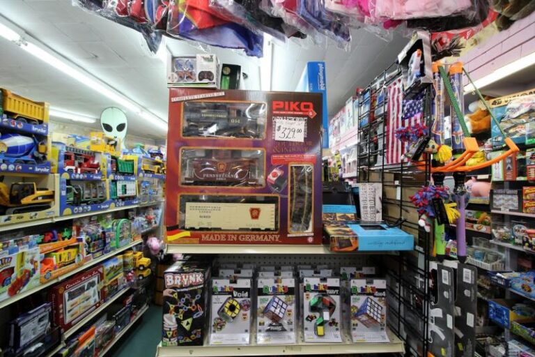 happy hippo toys camden 8033 768x512