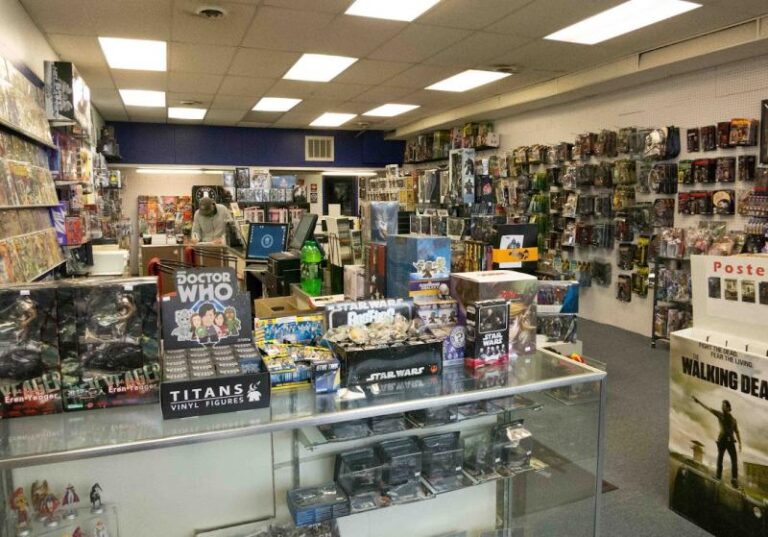 warp 9 comics collectibles royal oak 48017 768x537